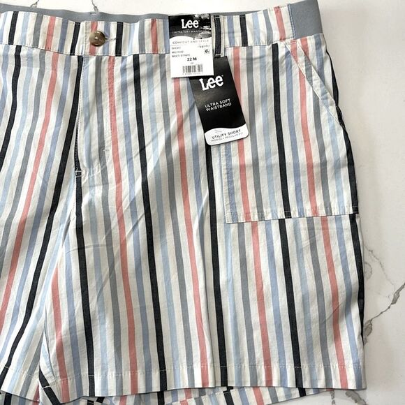 Lee | Women's Plus Size 22M Regular Fit Mid Rise striped Utility Shorts - Picture 4 of 12